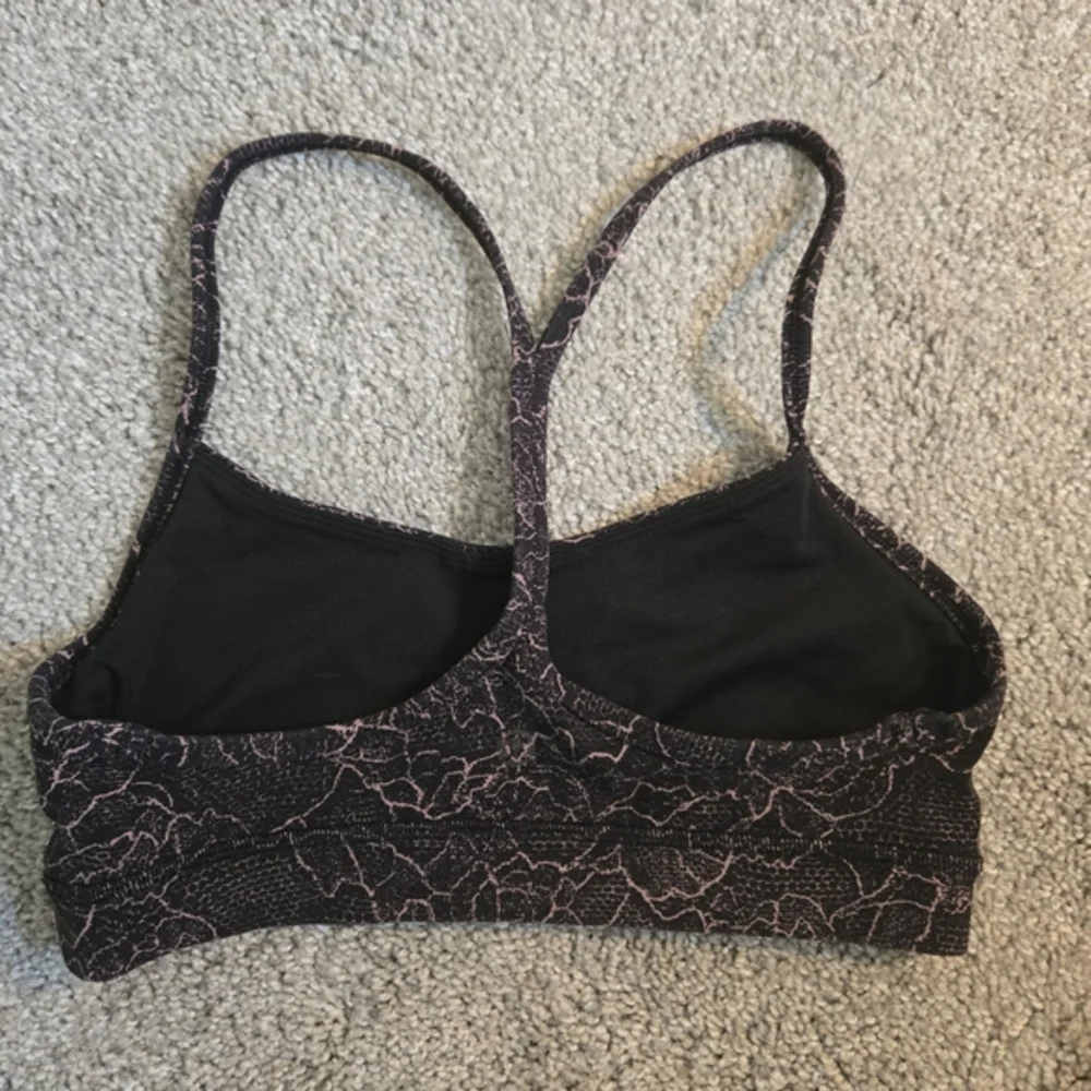 Lululemon Flow Y Bra Lacescape Spanish Rose Black No Pads‎ Faded Logo